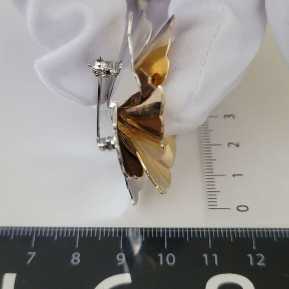 Brooch Sarah Coventry 3D Gold & Silver Tone Flower Brooch #0158 - Picture 11 of 11